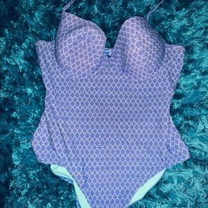 One-Piece Underwire Swimsuit